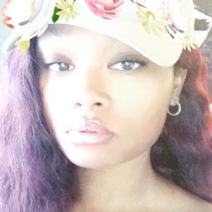 Meet your Posher, Lakayra